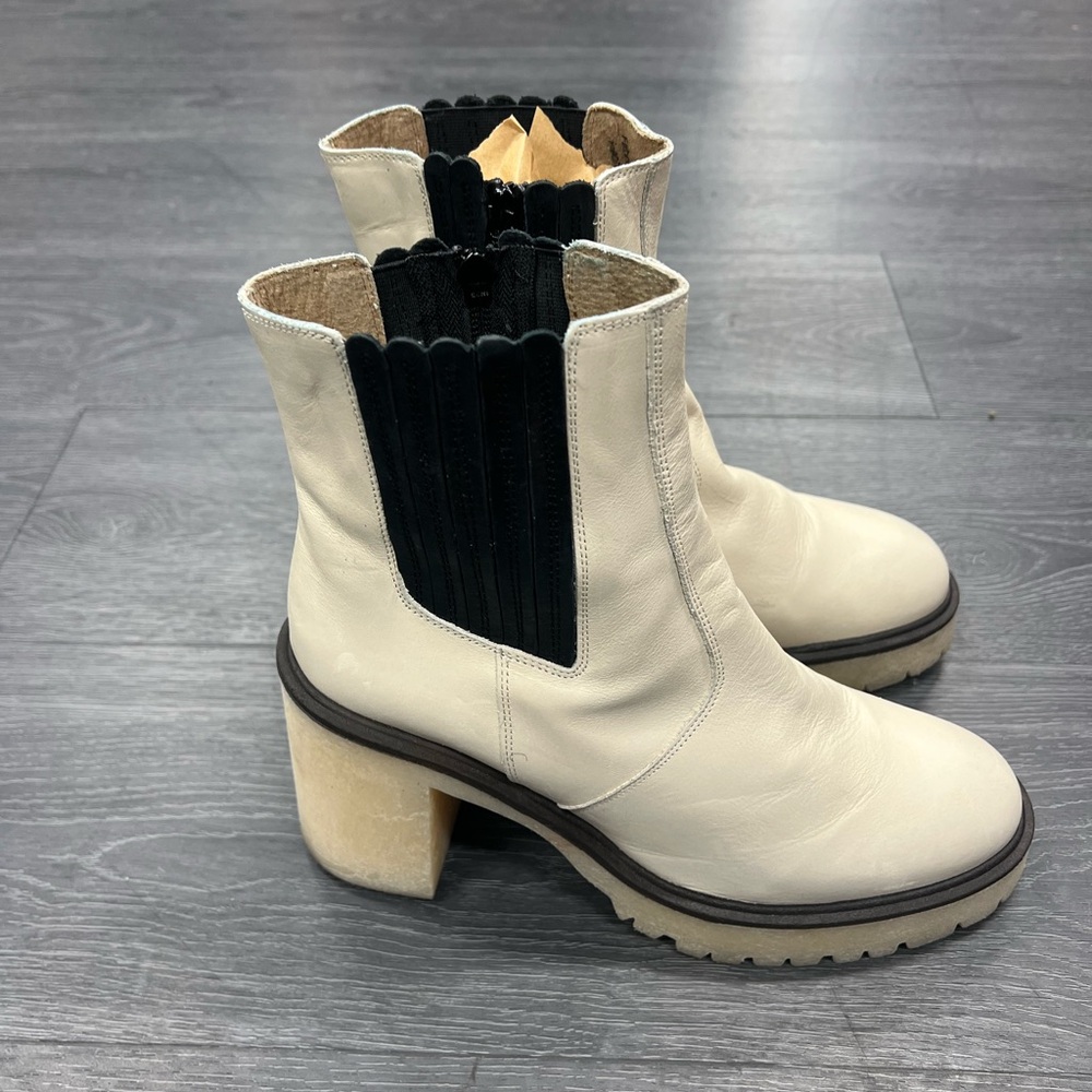 Free People James Chelsea Boots Bone and Black Heeled Sz 41/11 - Picture 5 of 7